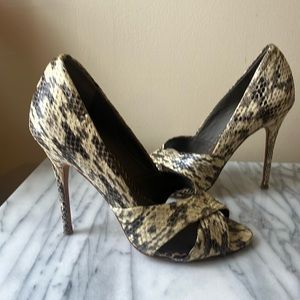 Tory Burch Snakeskin Animal Print Sandals Size 5